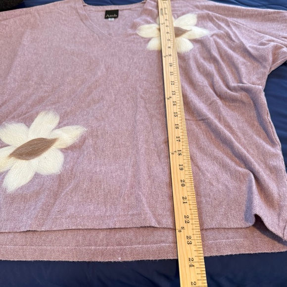 Aaeda Lavender V-Neck Sweater with Floral Design, Size XL - Picture 11 of 12